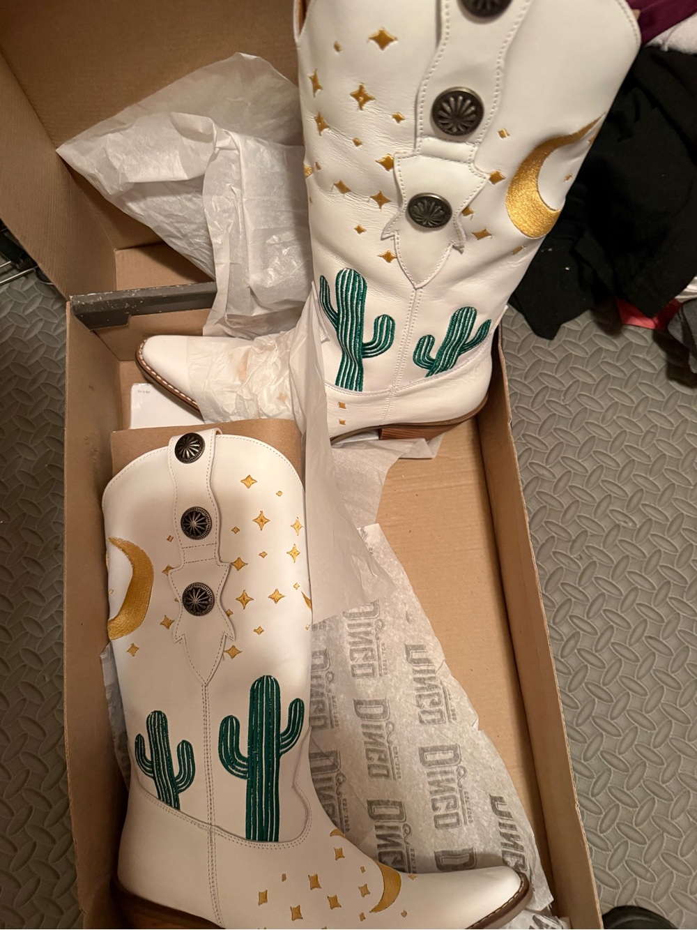 dingo White Western Boots with Green Cactus & Gold Accents - Picture 8 of 11